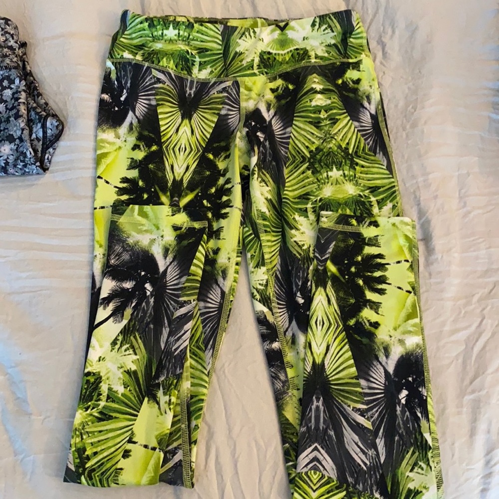 MATERIAL GIRL GREEN PALM TREE ATHLETIC LEGGINGS